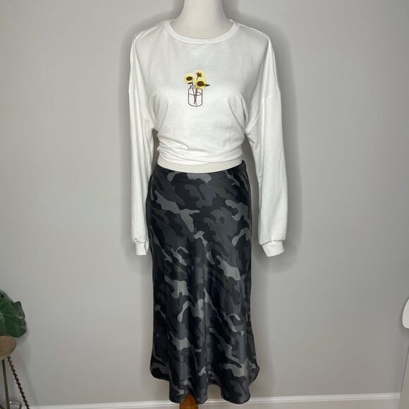 Express- Black & Grey Camo Satin Midi Skirt - Picture 4 of 7